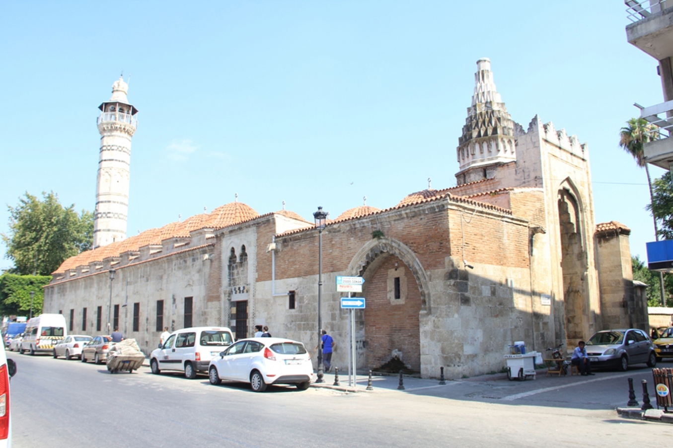 Adana’da altı kabir üstü mabed esrarengiz cami